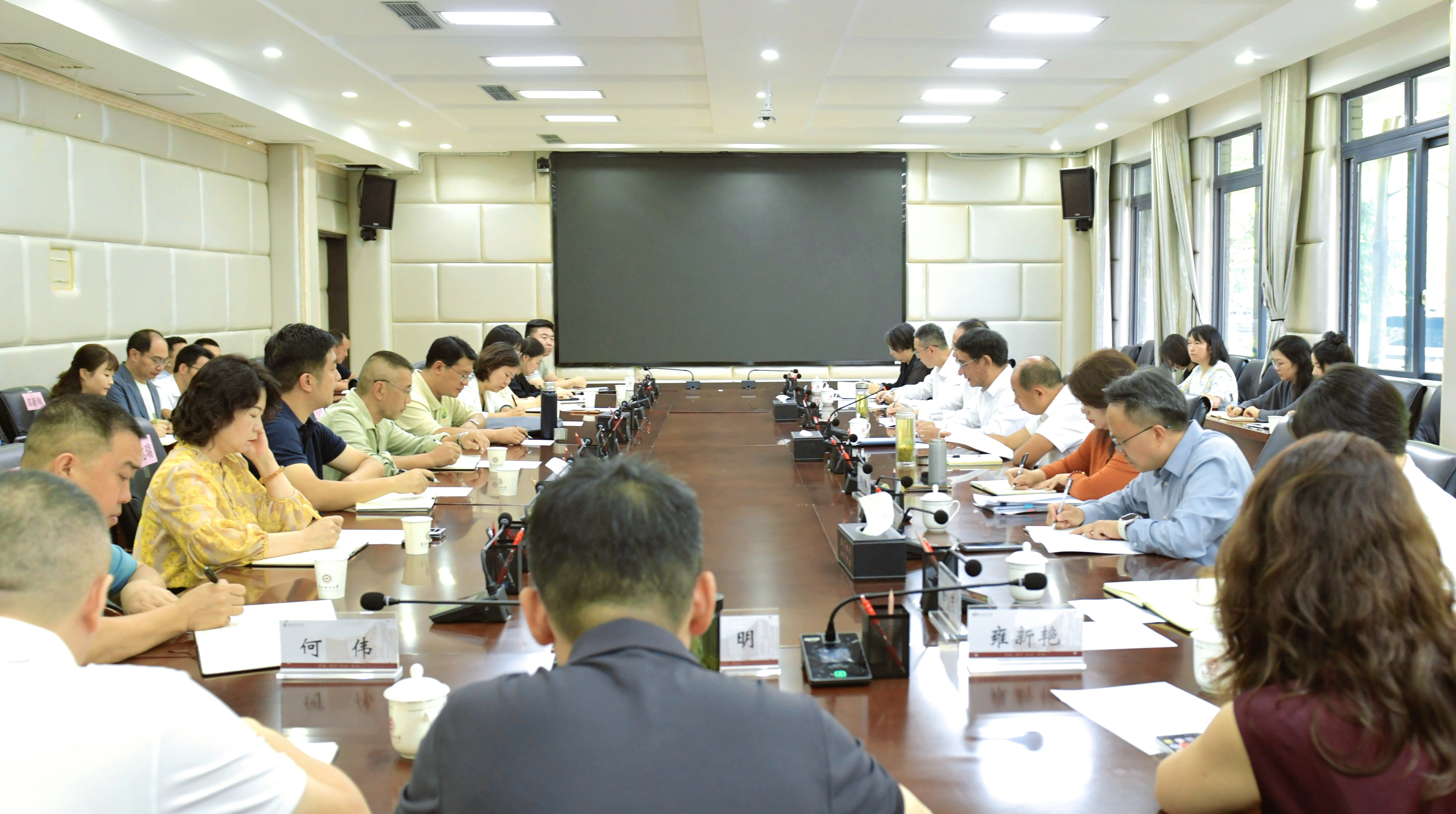 学校党委召开树立和践行正确政绩观学习教育总结会议